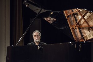 Orkestro sezono atidaryme – pirmąkart Petro Geniušo skambinamas Beethoveno „Imperatoriškasis“ koncertas