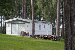 Kaip be rūpesčių įsikurti gražiausiose Lietuvos paežerėse? Verslininkų pora rado būdą