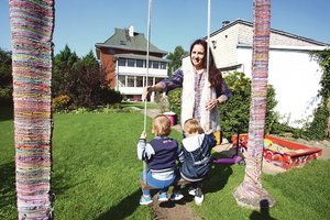 Lietuvoje – iki šiol negirdėta naujovė: įvairių profesijų moterys pakaunėje tapo darželio auklėtojomis