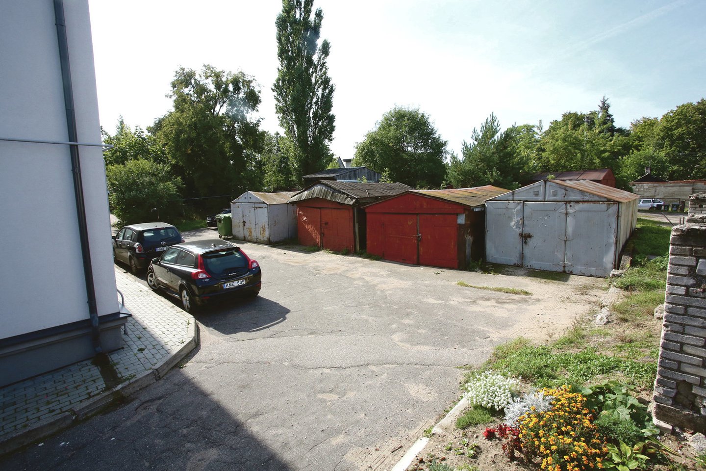 S.Baltramaičio gatvėje reikalaujama pašalinti septynis metalinius garažus.<br>M.Patašiaus nuotr.