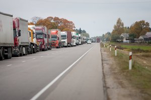 Judėjimas per Baltarusijos sieną per naktį sulėtėjo: eilėje Medininkų punkte – beveik 200 vilkikų