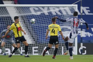 Anglijos čempionate – įvarčių lietus ir „West Brom“ trenerio išvarymas