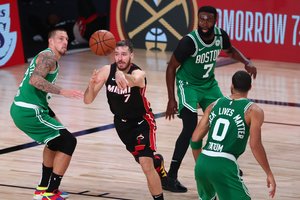 „Celtics“ nepakartojo finalo košmarų – „Heat“ ekipai neleido pirmauti ir sušvelnino serijos rezultatą