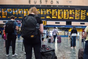 Jungtinėje Karalystėje už karantino pažeidimą bus skiriamos baudos iki 10 tūkst. svarų