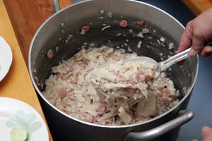 Po patikros vienoje Vilniaus progminazijoje – šokiruojanti žinia: įtaria, kad maistą gamina iš atliekų