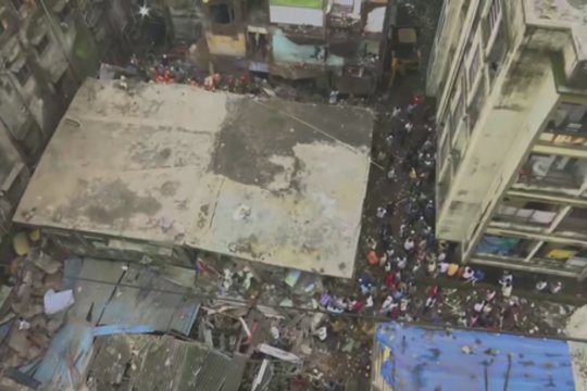 Ankstų rytą sugriuvo gyvenamasis pastatas: žuvo 10 žmonių, gelbėtojai ieško įkalintų po griuvėsiais