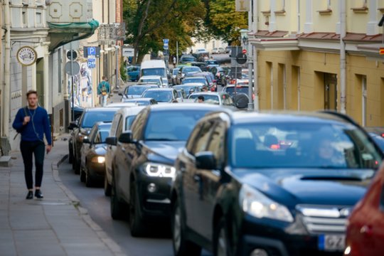 Ką reikia žinoti prieš sėdant prie pakaitinio automobilio vairo?