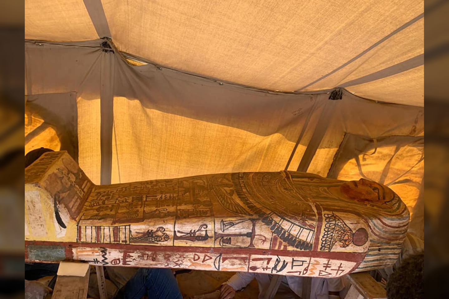  Egipto Senienų ministerija sekmadienį paskelbė, kad Sakaros (Saqqara) nekropolyje į pietus nuo Kairo buvo rasta dar 14 sarkofagų.<br>Egipto Senienų ministerijos nuotr.