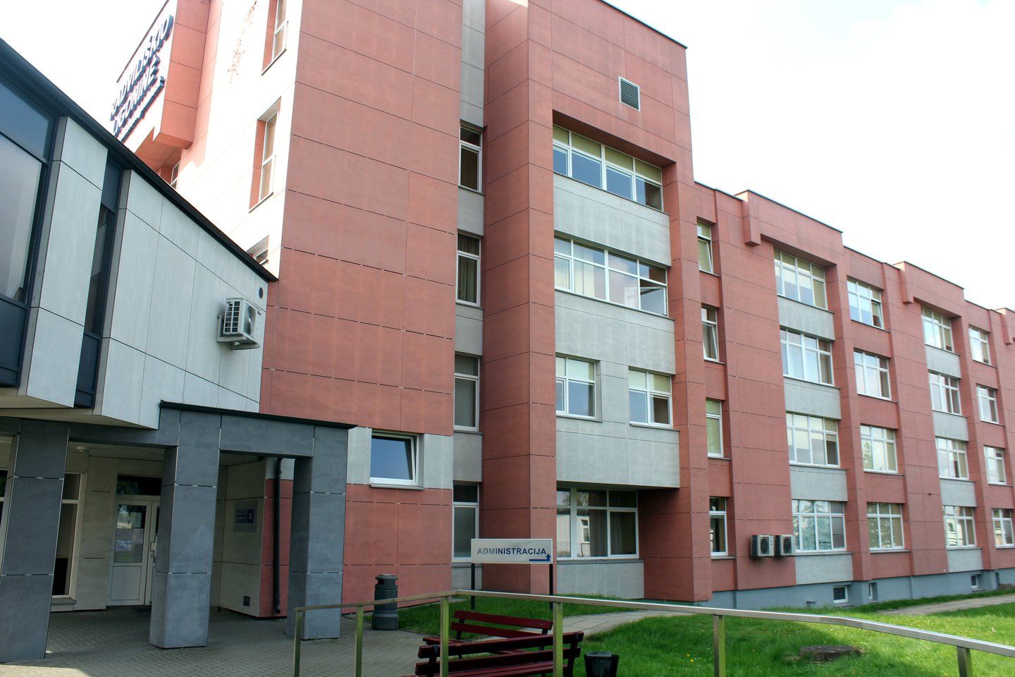  Koronaviruso židiniu tapusi Radviliškio ligoninė uždaryta. <br> R.Vitkaus nuotr.