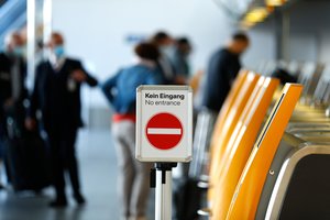 „Lufthansa“ paskelbė dar labiau mažinsianti darbuotojų skaičių