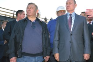 Ištyrė purvinų pinigų kelius: tarp nusikaltusiųjų – ir V. Putino bendražygis