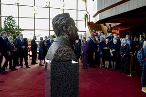 Virgilijaus Noreikos 85-mečiui LNOBT fojė atidengtas Maestro biustas 