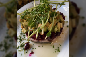 Silkutė su burokėliais ir avokadu tiks ir kasdienai, ir švenčių stalui