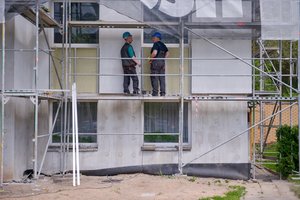 Lietuvoje užfiksavus laisvų darbo vietų rekordą – paradoksas: ekspertai paaiškino, kodėl dirbti nori ne visi