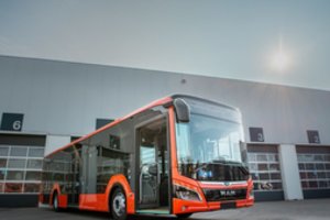 Smalsuolių turėtų netrūkti – Į Kauno gatves išriedės pirmasis hibridinis autobusas