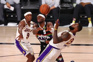 L. Jameso trigubas dviženklis nepadėjo – „Nuggets“ sušvelnino finalo serijos rezultatą