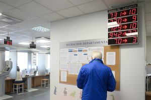 Dėl asmens tapatybės kortelės vilniečiui teko įveikti netikėtas kliūtis: „Ar tai normalu?“