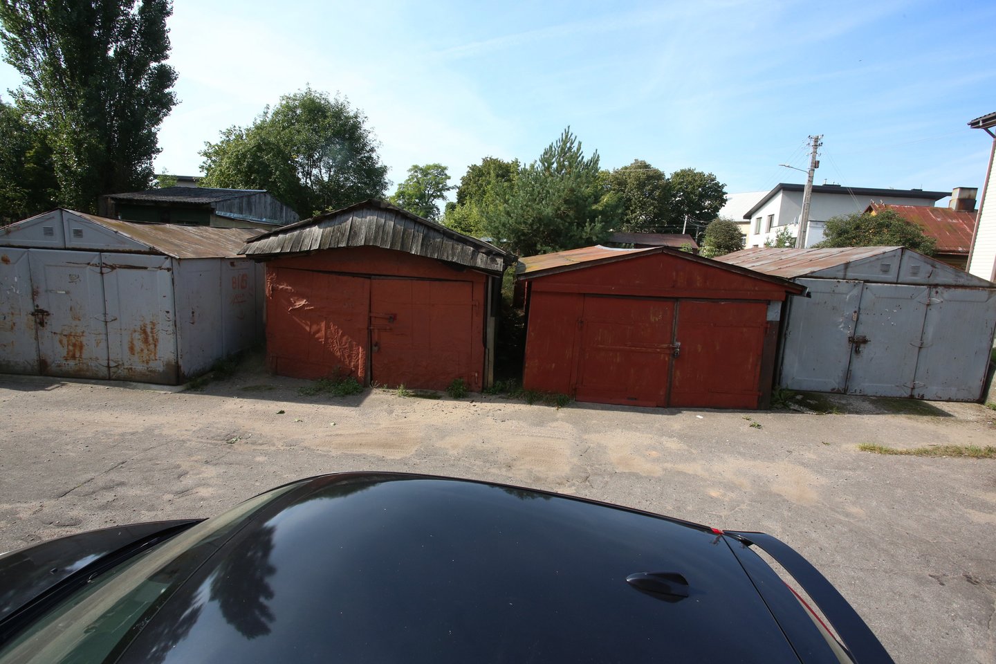 S.Baltramaičio gatvėje reikalaujama pašalinti septynis metalinius garažus.<br>M.Patašiaus nuotr.