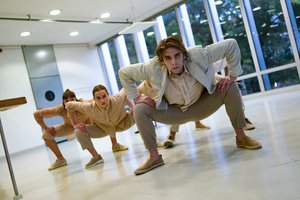 Penktojoje parodoje „JCDecaux premija 2020“ – nuo žaibo iškrovos iki medžiagiškų patirčių