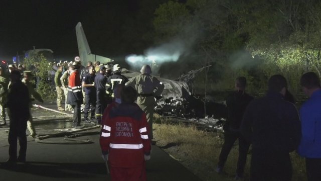 Ukrainoje neaiškiomis aplinkybėmis nukrito oro pajėgų lėktuvas: žuvo 26 žmonės