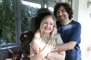 Platus pasaulis subliūško iki buto: darbą ir pajamas praradusi kelionių vadovų pora ieško būdų, kaip išlikti