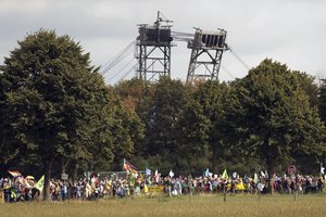Vokietijoje šimtai protestuotojų įsiveržė į anglių kasyklą