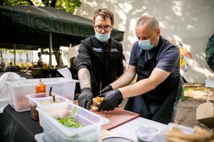 A. Užkalnis padirbėjo restorane: „Rašyti lengviau, negu gaminti“