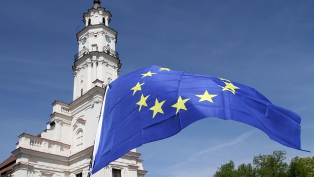 Šveicarija sprendžia ar nutraukti laisvą judėjimą su ES šalimis: oponentai prieštarauja