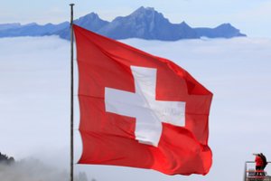 Šveicarai referendume atmetė siūlymą riboti imigraciją iš ES, rodo balsavusiųjų apklausa