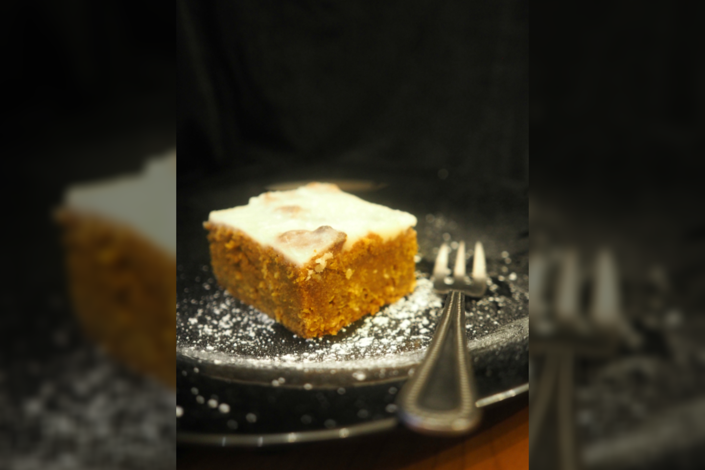 Morkų pyragas su apelsinine glazūra.<br>Nuotr. iš „Kūmutės virtuvė“.