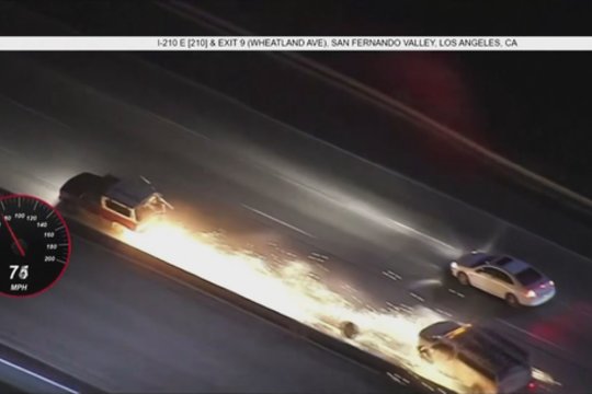 Dramatiškos bėglio gaudynės – lėkė, kol užsiliepsnojo automobilis