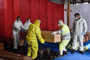 Juoda diena pasaulyje: nuo koronaviruso jau mirė daugiau kaip milijonas žmonių