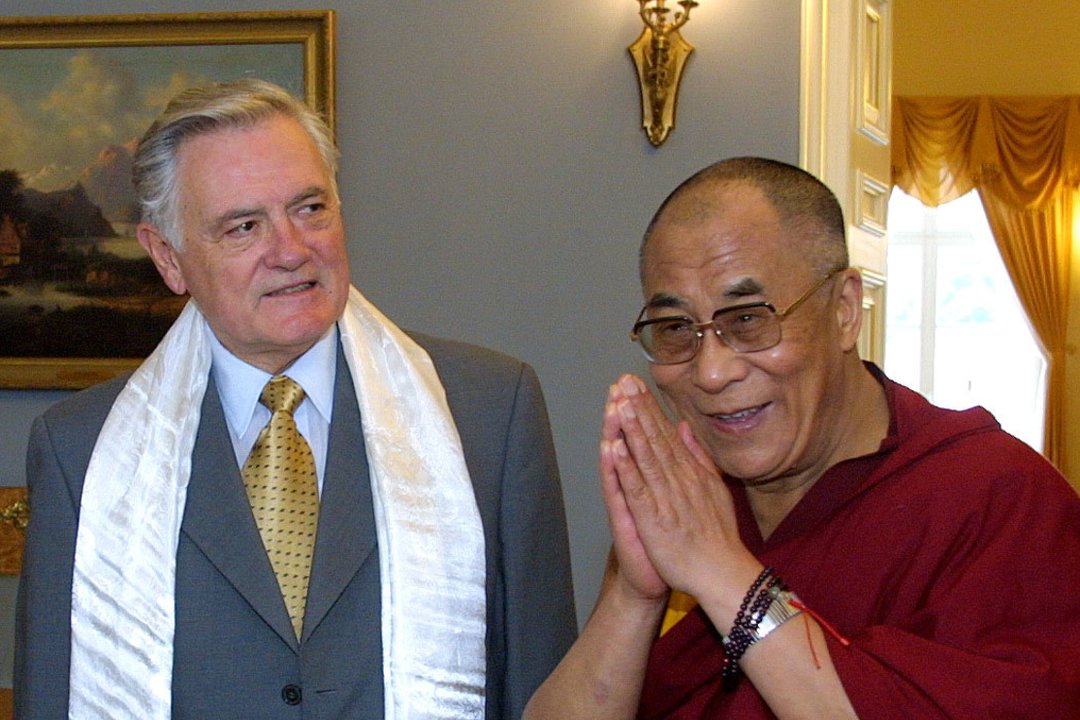 1991 m. į Lietuvą atvyko Nobelio taikos premijos laureatas, pasaulio budistų ir Tibeto dvasinis ir politinis vadovas Dalai Lama XIV.<br>R.Jurgaičio nuotr.