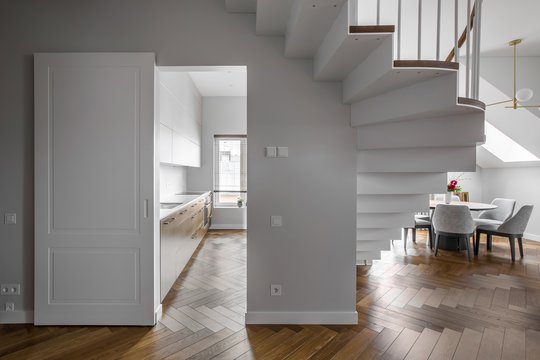 Kuklus ir žemiškas butas jaukiame Žvėryne