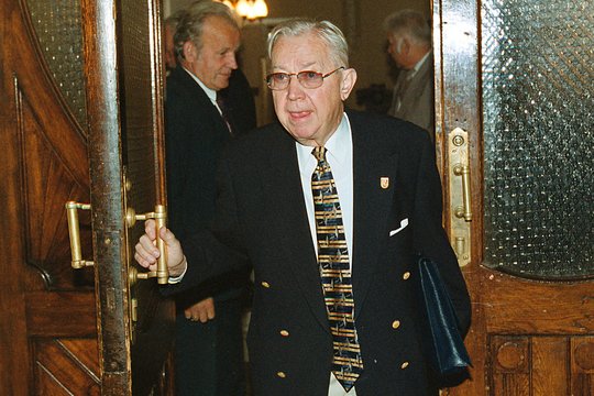 2013 m. mirė politikos ir visuomenės veikėjas, gydytojas Kazys Jaunutis Bobelis (90 m.).<br>R.Jurgaičio nuotr.