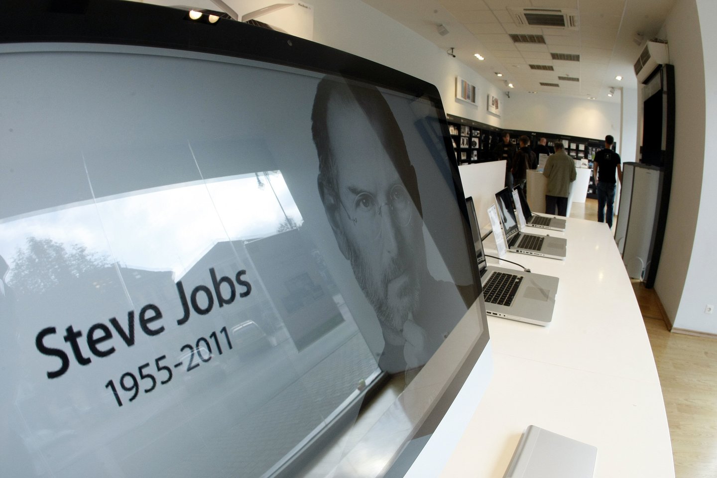 2011 m. mirė amerikiečių verslininkas, bendrovės „Apple Computer“ įkūrėjas Stevenas Paulas Jobsas (56 m.).<br>R.Danisevičiaus nuotr.