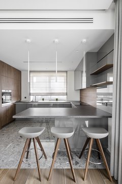 Vilniečių poros namas – 132 kvadratiniai metrai ramių spalvų 