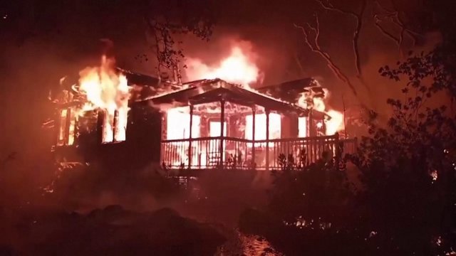 Kaliforniją siaubiantys gaisrai plinta toliau – namų neteko tūkstančiai