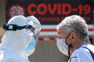 Johnso Hopkinso universitetas: COVID-19 atvejų skaičius pasaulyje perkopė 33,5 milijono