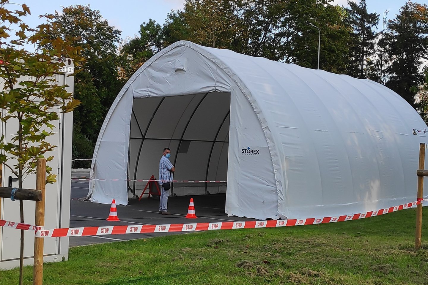 Raseiniuose siekiant suvaldyti koronaviruso, ruošiamasi masiškai testuoti visus rajono gyventojams. <br>N.Surgailytės nuotr.