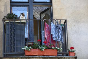 Gyventojai rūkančių kaimynų neskundžia, tačiau Seimui tai nė motais: drausti!