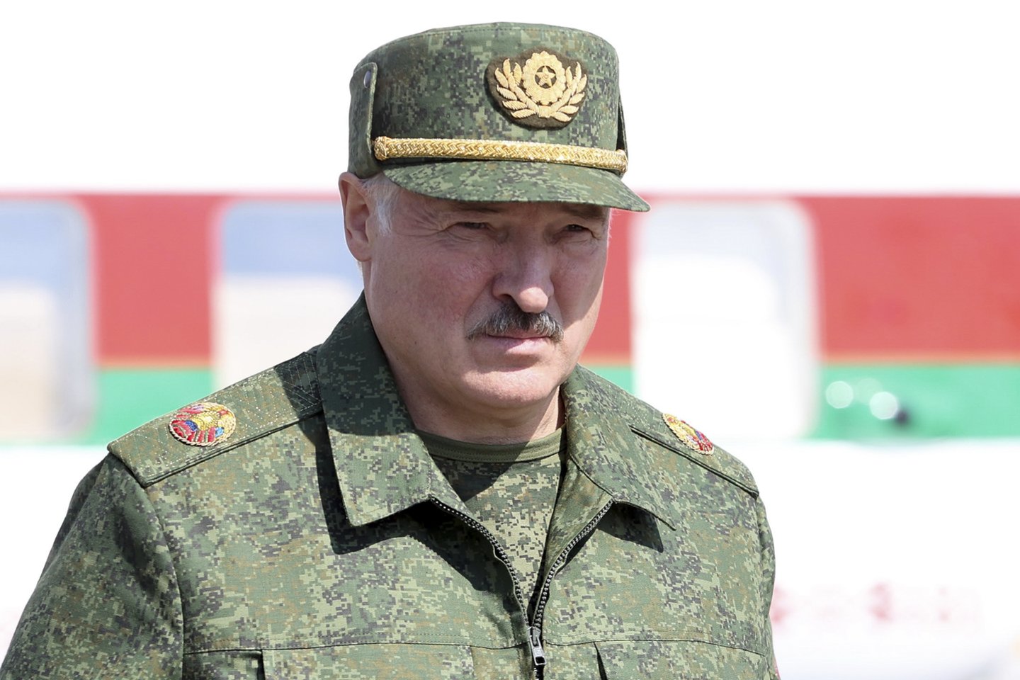 Baltarusijos buvusios kandidatės į prezidentus Sviatlanos Cichanouskajos bendražygiai trečiadienį pareiškė paprašę Tarptautinio Baudžiamojo Teismo (TBT) iškelti bylą autokratui Aliaksandrui Lukašenkai „už nusikaltimus žmonijai“.<br>AP/Scanpix nuotr.