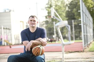 Krepšinio treneris Mindaugas Budzinauskas kovoja su baisia liga: neteko dešinės kojos