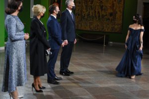 Paviešintose nuotraukose iš E. Macrono vakarienės Valdovų rūmuose elegancija išsiskyrė L. Blaževičiūtė