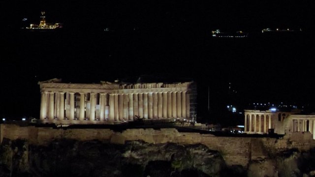 Pamatykite: garsusis Akropolis suspindo naujomis spalvomis