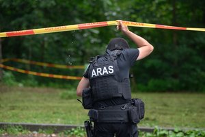 Greta parduotuvės Vilniuje rado lipnia juosta apvyniotą dėžutę – ant kojų buvo sukeltas net „Aras“