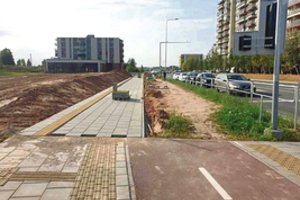 Nepataikė, bet ir taip bus gerai: kaip Vilniuje klojami šaligatviai