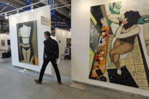 Meno puota pandemijos metu – „ArtVilnius’20“ paslepia nuo dulkių, šokiruoja ir linksmina