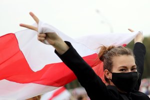 Minske policija panaudojo vandens patrankas, sulaiko protestuotojus