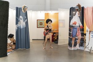 „ArtVilnius‘20“ žiūrovų prizai – menininkų dinastijos atstovui ir galerijai iš Paryžiaus